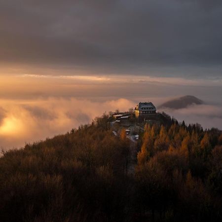 Отель Hochwaldbaude Hain  Экстерьер фото
